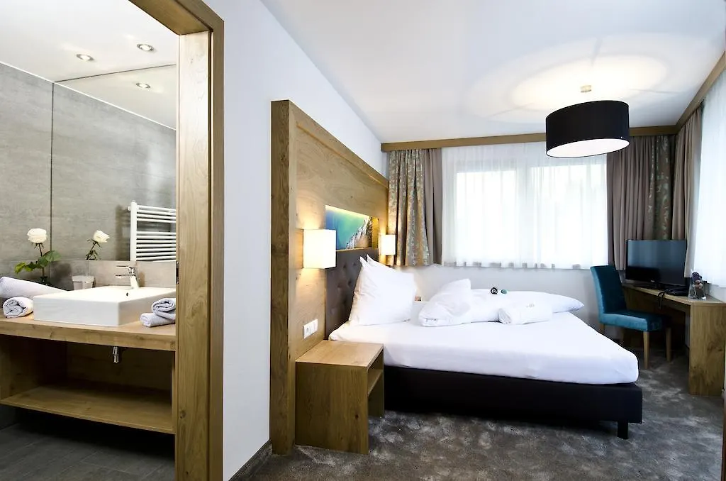 Wolfs Aparts + More Ischgl Aparthotel
